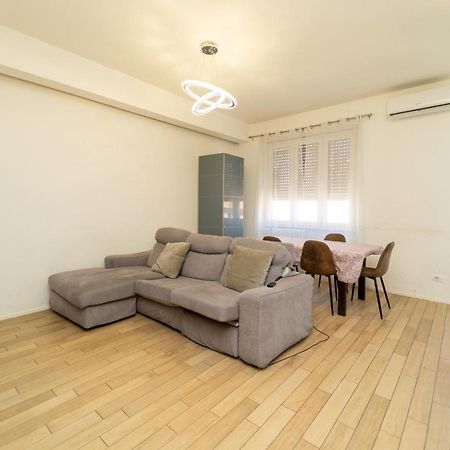 Central Maya Apartment Milan Luaran gambar