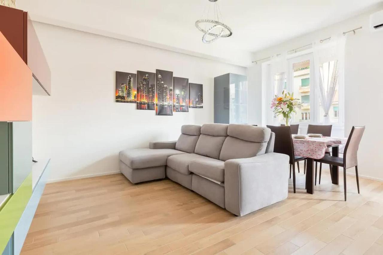 Central Maya Apartment Milan Luaran gambar
